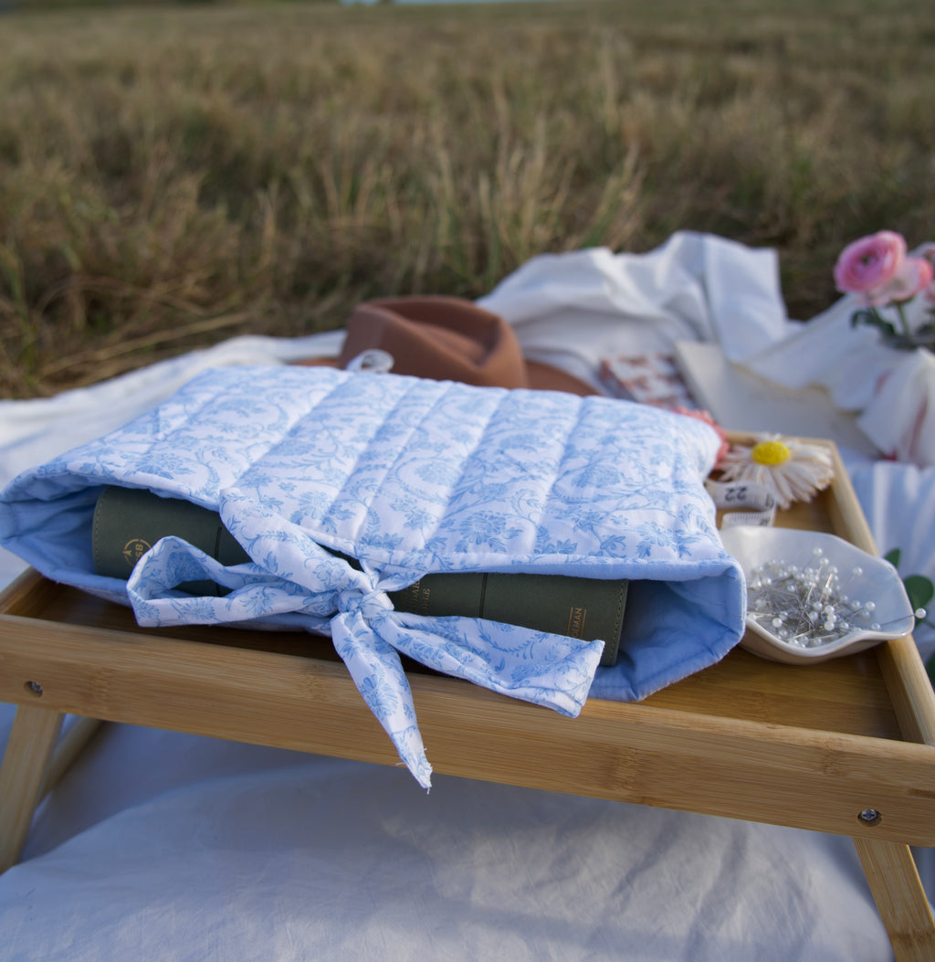 Grace in Bloom - Blue flowery