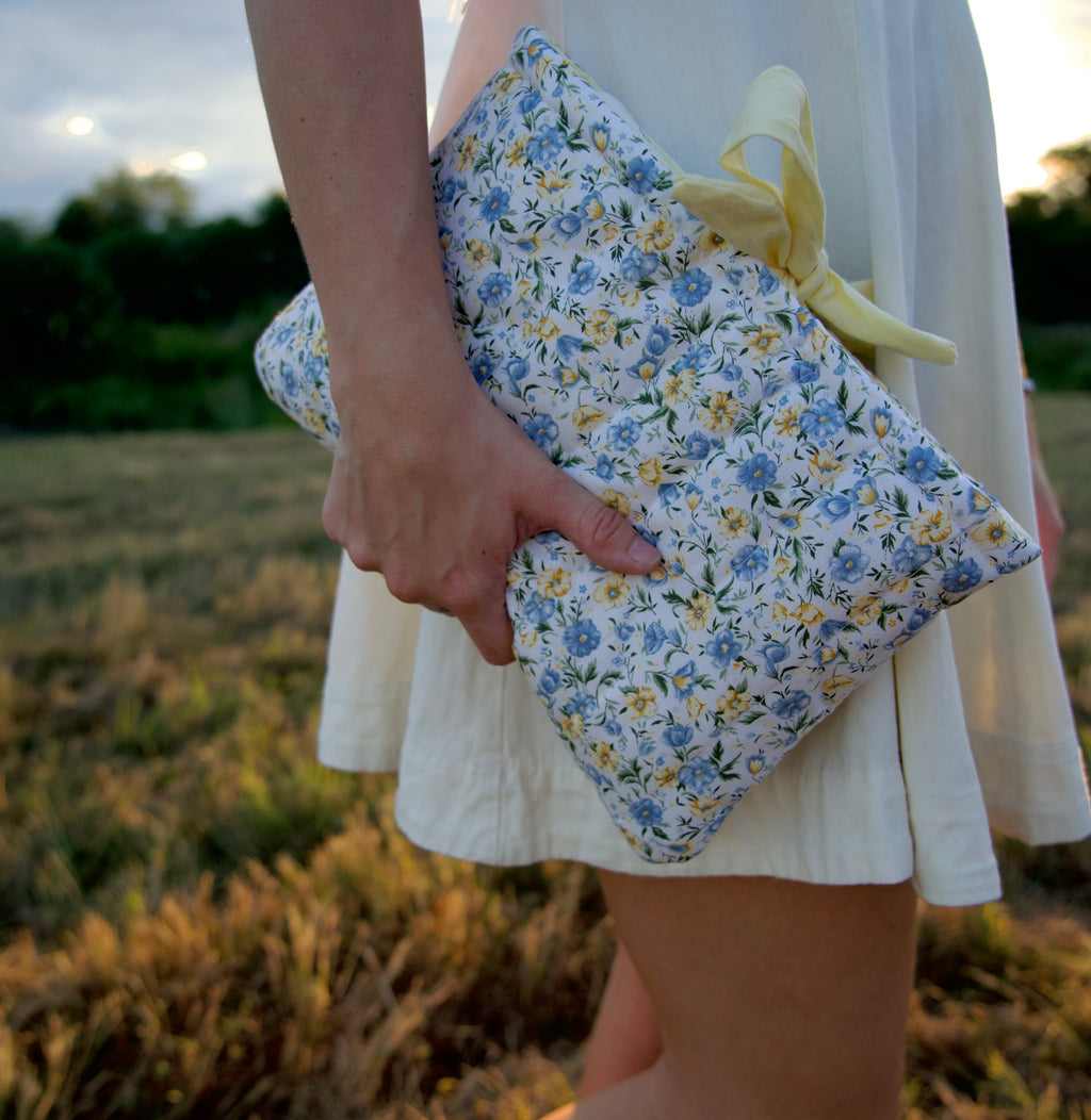 Sunlit Faith - Light yellow interior