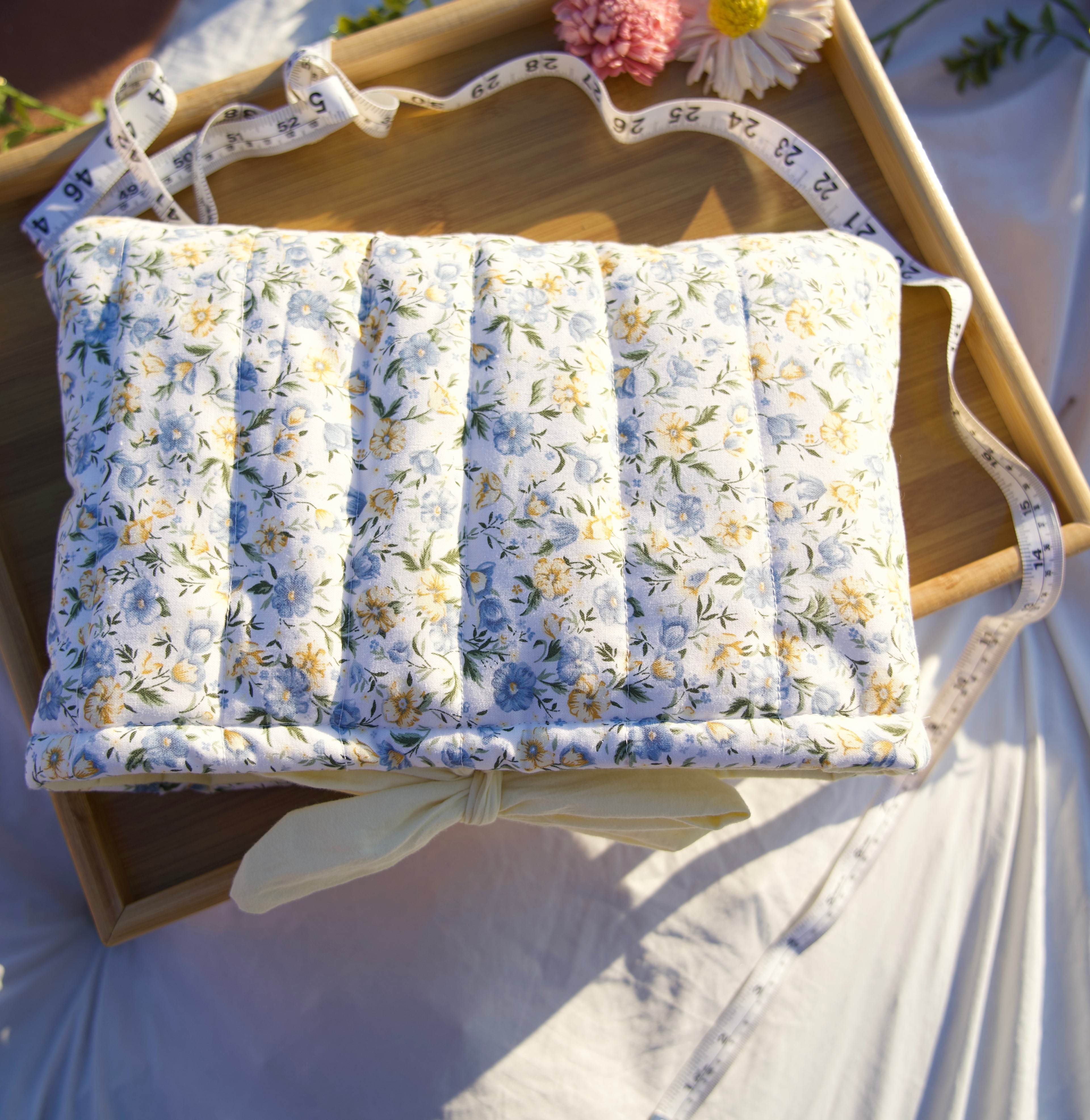 Sunlit Faith - Light yellow interior