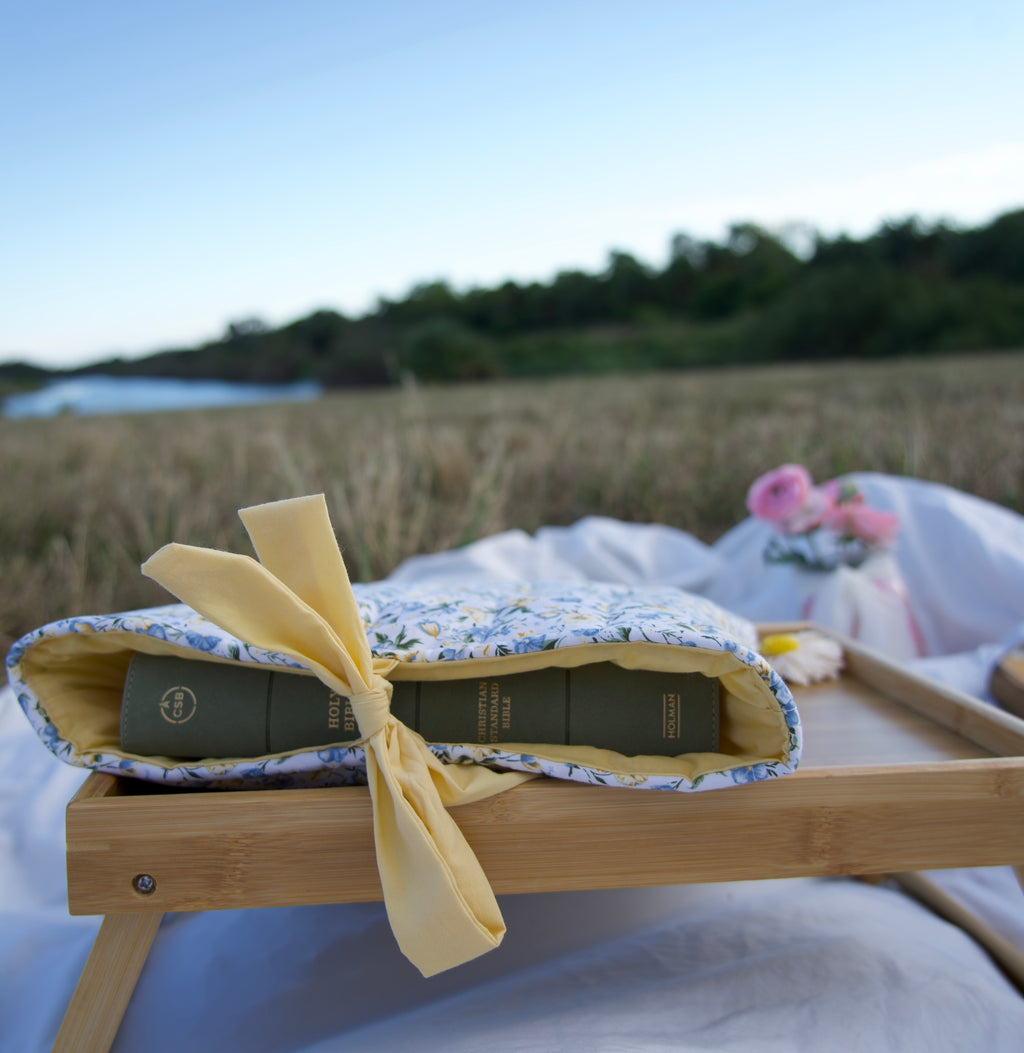 Sunlit Faith - Dark yellow interior