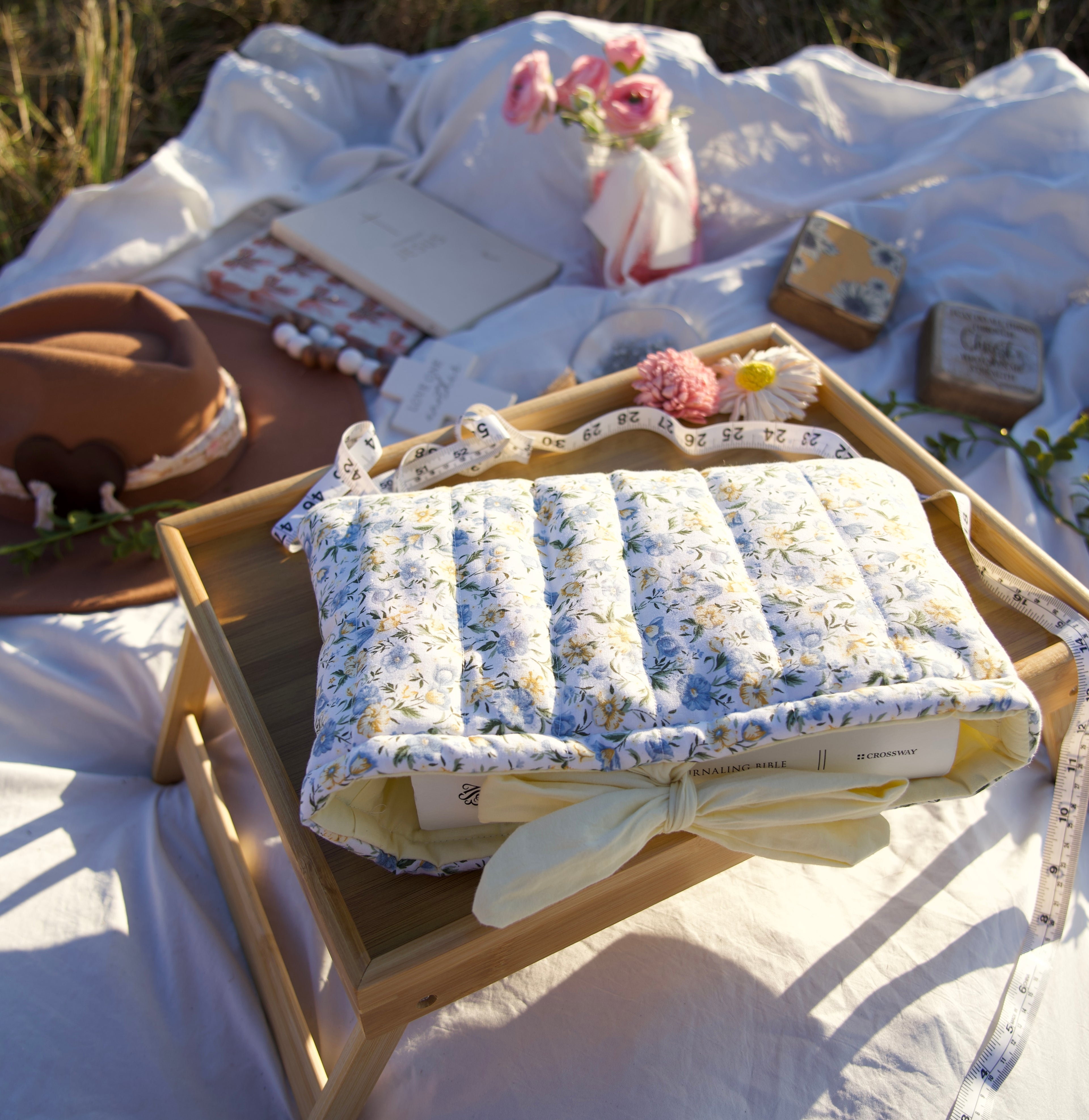 Sunlit Faith - Light yellow interior